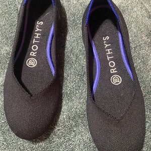 Rothy’s size 6. Almost new, wore them twice!